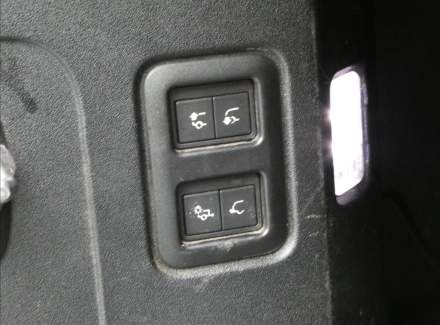 Land Rover - Defender