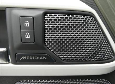 Land Rover - Defender