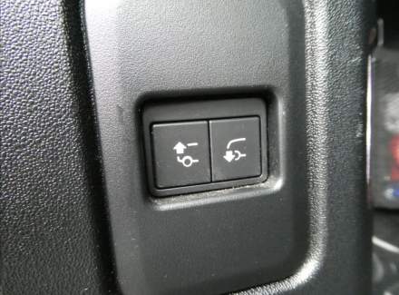 Land Rover - Defender