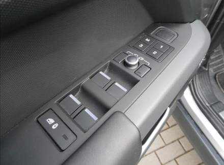 Land Rover - Defender