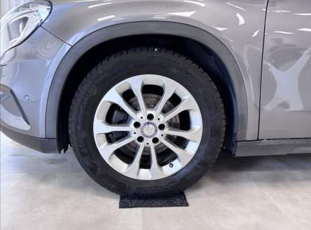 Mercedes-Benz - GLA