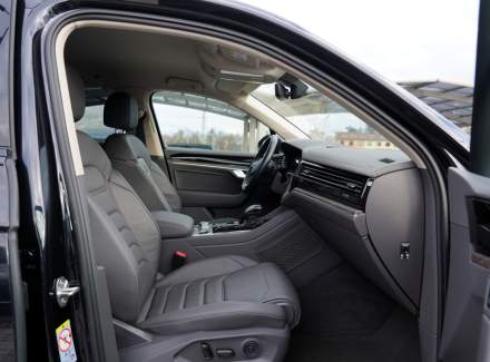 Volkswagen - Touareg