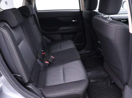 Mitsubishi - Outlander