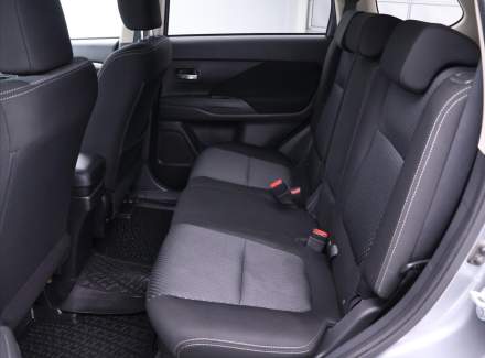 Mitsubishi - Outlander