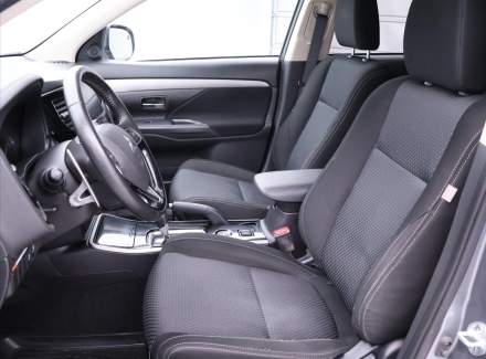 Mitsubishi - Outlander