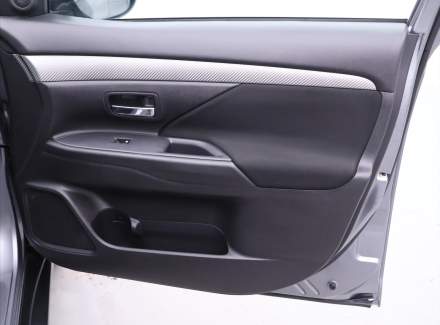 Mitsubishi - Outlander