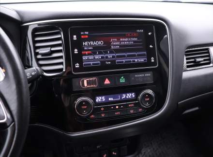 Mitsubishi - Outlander