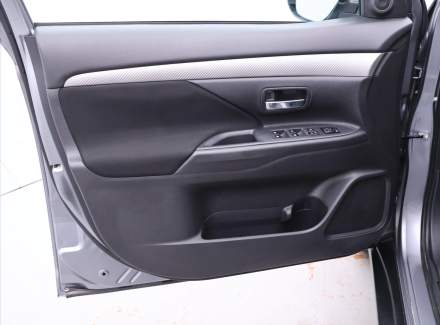 Mitsubishi - Outlander