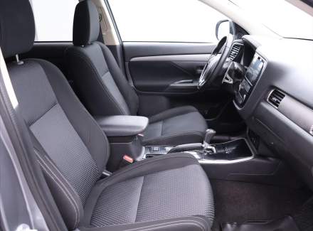 Mitsubishi - Outlander