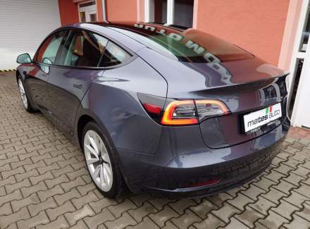 Tesla - Model 3
