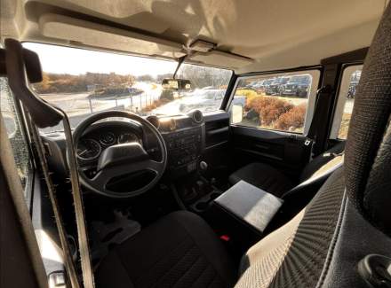 Land Rover - Defender