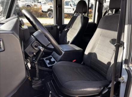 Land Rover - Defender