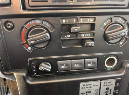 Land Rover - Defender