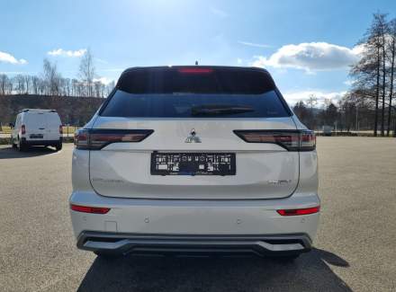 Mitsubishi - Outlander