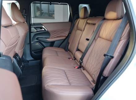 Mitsubishi - Outlander