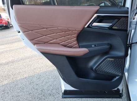 Mitsubishi - Outlander