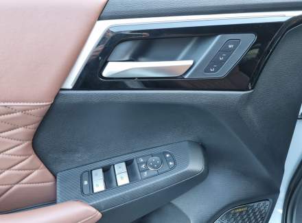 Mitsubishi - Outlander