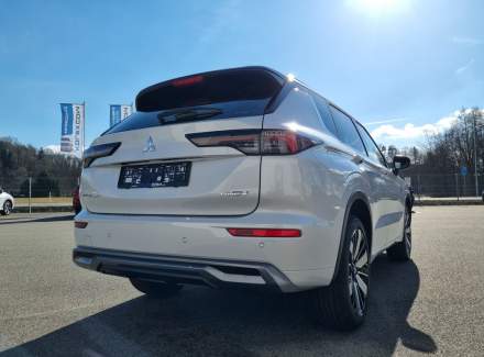 Mitsubishi - Outlander