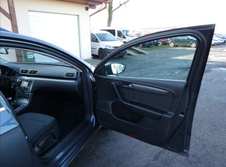 Volkswagen - Passat