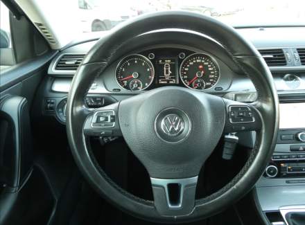 Volkswagen - Passat
