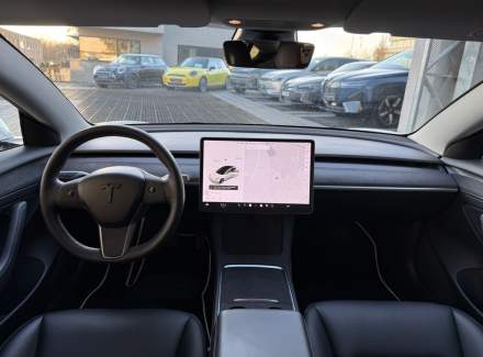 Tesla - Model 3