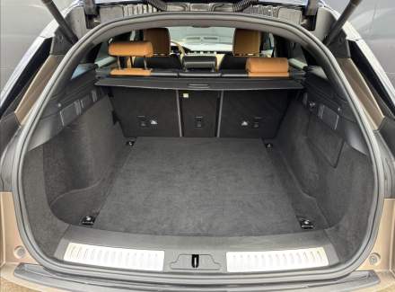 Land Rover - Range Rover Velar