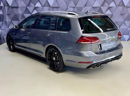 Volkswagen - Golf
