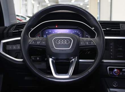 Audi - Q3
