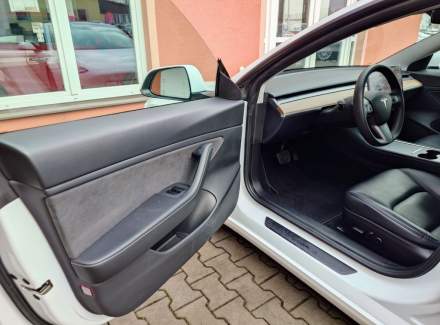 Tesla - Model 3