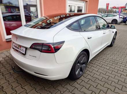 Tesla - Model 3