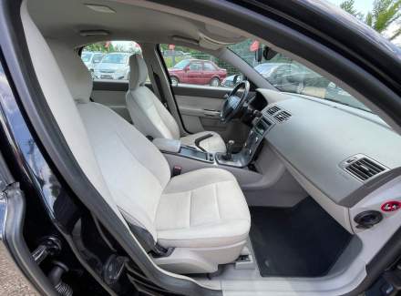 Volvo - S40