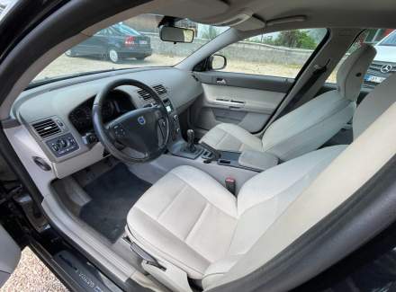 Volvo - S40