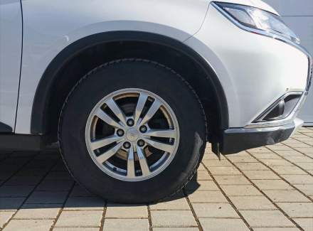 Mitsubishi - Outlander