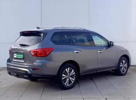 Nissan - Pathfinder