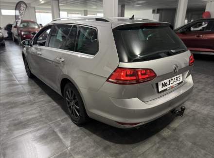 Volkswagen - Golf