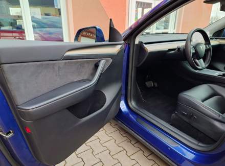 Tesla - Model Y