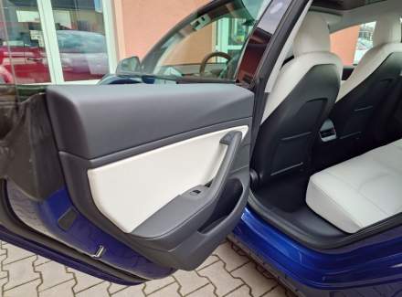 Tesla - Model 3
