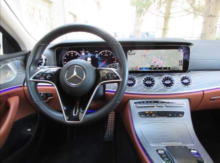Mercedes-Benz - CLS