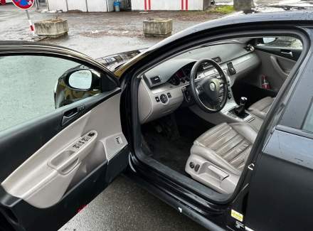 Volkswagen - Passat