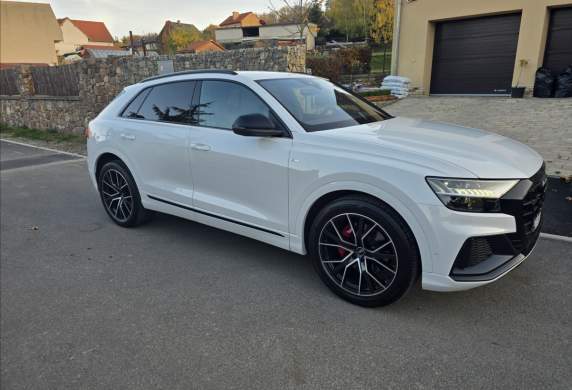 Audi - Q8
