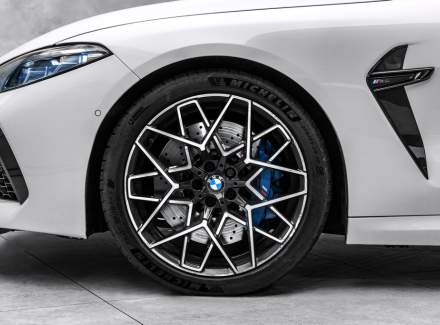 BMW - M8