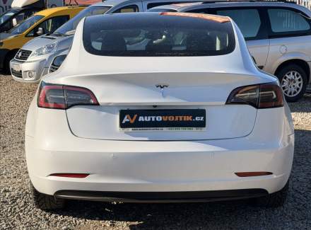 Tesla - Model 3