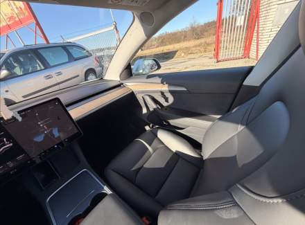 Tesla - Model 3
