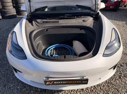 Tesla - Model 3