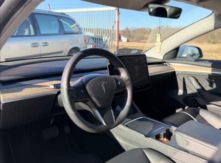 Tesla - Model 3