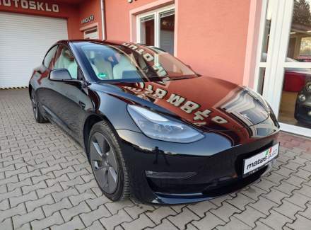 Tesla - Model 3