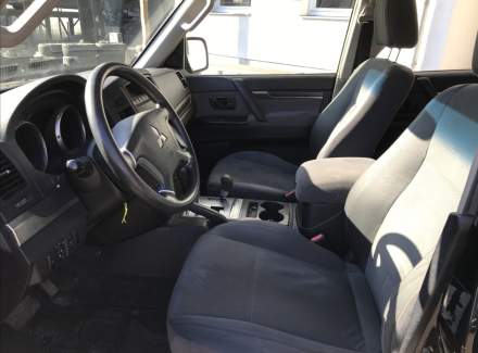 Mitsubishi - Pajero