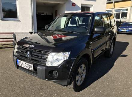 Mitsubishi - Pajero