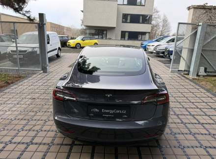 Tesla - Model 3