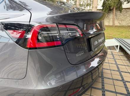 Tesla - Model 3